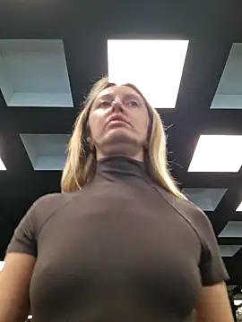 Miss    Mia  online show from December 17, 9:36 am