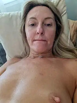 Snapshot of Miss____Mia_ chatting on July 10, 7:19 am Miss Mia online show from July 10, 7:19 am