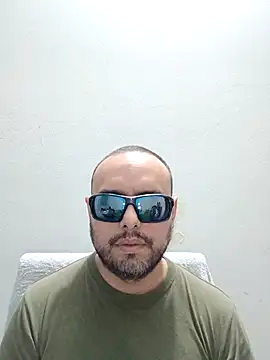 Snapshot of ElSunEagle chatting on May 29, 3:34 am ElSunEagle online show from May 29, 3:34 am
