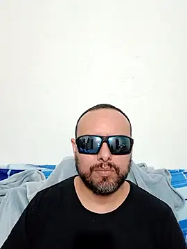Snapshot of ElSunEagle chatting on June 10, 2:24 am ElSunEagle online show from June 10, 2:24 am