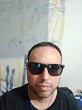 Snapshot of ElSunEagle chatting on July 8, 1:19 am ElSunEagle online show from July 8, 1:19 am