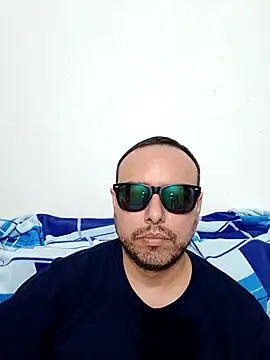 Snapshot of ElSunEagle chatting on June 25, 2:31 am ElSunEagle online show from June 25, 2:31 am