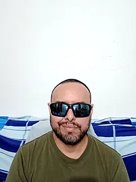 Snapshot of ElSunEagle chatting on June 1, 2:34 am ElSunEagle online show from June 1, 2:34 am