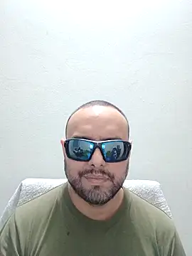 Snapshot of ElSunEagle chatting on May 30, 2:29 am ElSunEagle online show from May 30, 2:29 am