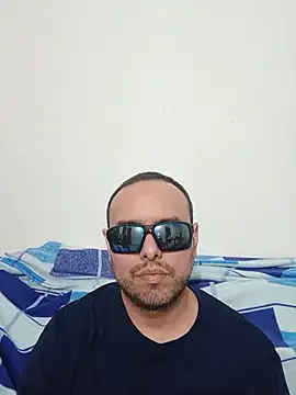 Snapshot of ElSunEagle chatting on June 20, 2:49 am ElSunEagle online show from June 20, 2:49 am