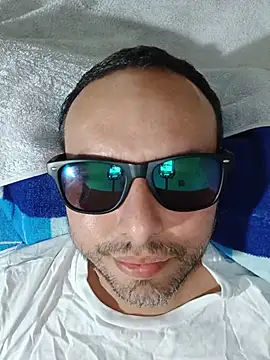 Snapshot of ElSunEagle chatting on July 12, 4:13 am ElSunEagle online show from July 12, 4:13 am