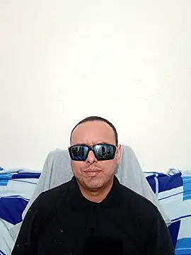 Snapshot of ElSunEagle chatting on June 12, 2:53 am ElSunEagle online show from June 12, 2:53 am