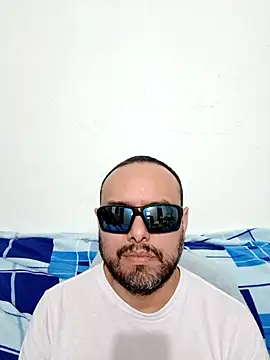 Snapshot of ElSunEagle chatting on June 7, 2:17 am ElSunEagle online show from June 7, 2:17 am