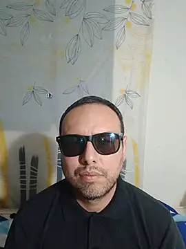 Snapshot of ElSunEagle chatting on July 10, 3:17 am ElSunEagle online show from July 10, 3:17 am
