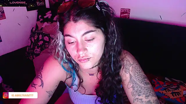 Snapshot of abril666 chatting on November 28, 6:19 pm abril666 online show from November 28, 6:19 pm