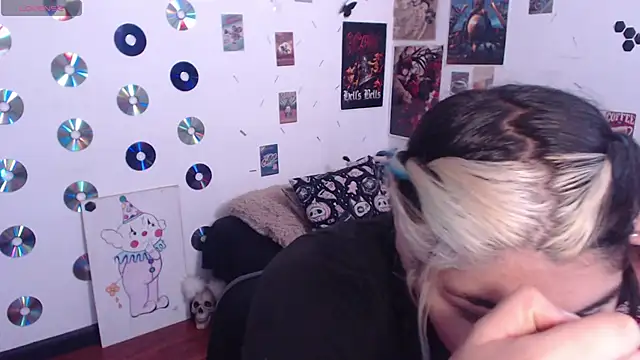 Snapshot of abril666 chatting on December 16, 3:27 pm abril666 online show from December 16, 3:27 pm