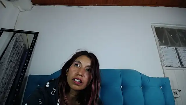 Snapshot of sweet_skylove_ chatting on March 16, 2:10 am sweet skylove online show from March 16, 2:10 am