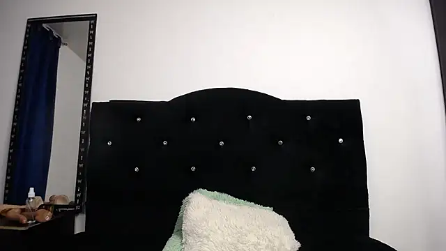 Snapshot of sweet_skylove_ chatting on June 26, 1:00 am sweet skylove online show from June 26, 1:00 am