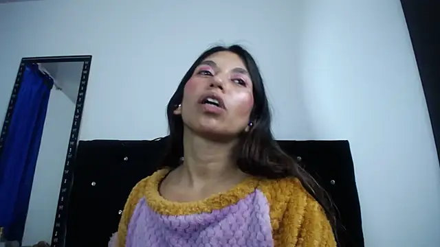 sweet skylove  online show from March 25, 10:52 pm