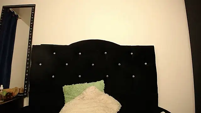 Snapshot of sweet_skylove_ chatting on June 27, 1:11 am sweet skylove online show from June 27, 1:11 am