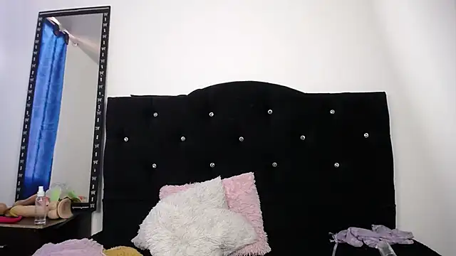 sweet skylove  online show from May 4, 9:39 pm