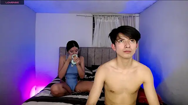 Pinkandyellowpokemon online show from February 20, 11:43 pm