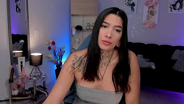 Snapshot of LouaneBourVip chatting on February 12, 11:51 am LouaneBourVip online show from February 12, 11:51 am