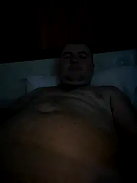 Snapshot of bigdickdino23 chatting on December 3, 6:21 am bigdickdino23 online show from December 3, 6:21 am