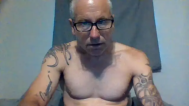 Pcsammy73 online show from April 30, 8:57 pm