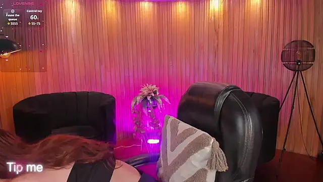 CorinneRusso online show from December 15, 5:46 am