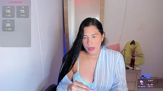 Snapshot of hellensexy chatting on May 23, 9:47 pm hellensexy online show from May 23, 9:47 pm