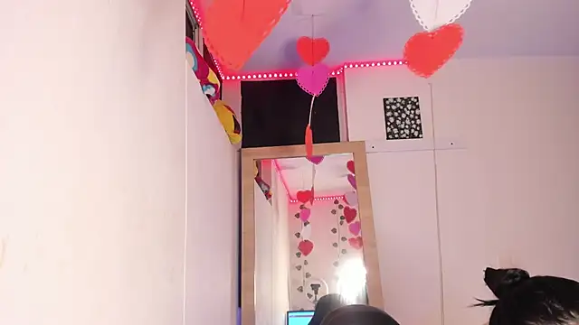 Snapshot of hellensexy chatting on February 16, 10:11 pm hellensexy online show from February 16, 10:11 pm