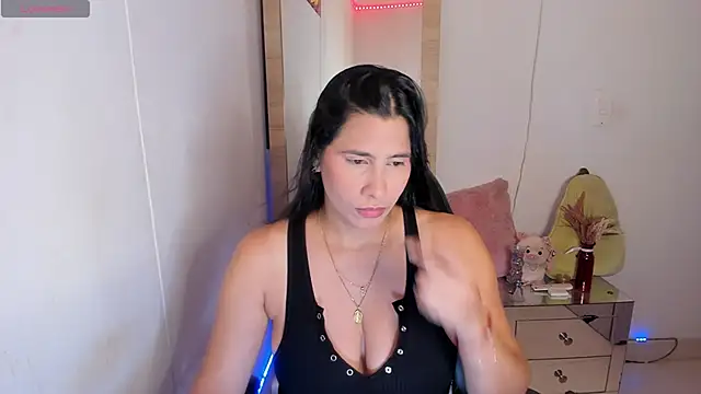 Snapshot of hellensexy chatting on May 16, 9:58 pm hellensexy online show from May 16, 9:58 pm