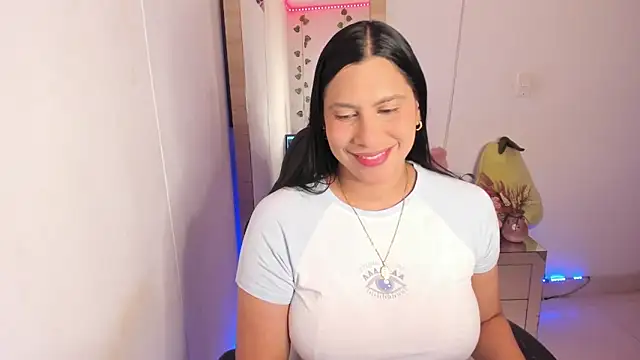 Snapshot of hellensexy chatting on February 8, 9:04 pm hellensexy online show from February 8, 9:04 pm