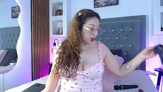 Snapshot of AnnadirtyXo chatting on June 25, 4:54 am AnnadirtyXo online show from June 25, 4:54 am