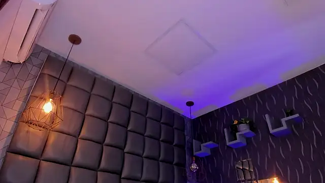 megan woll online show from March 14, 7:31 pm