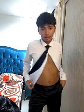 Snapshot of Leonarrrd_01 chatting on October 30, 9:01 pm Leonarrrd 01 online show from October 30, 9:01 pm