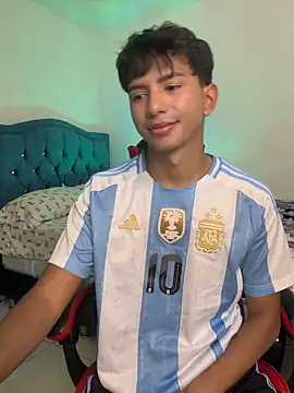 Leonarrrd 01 online show from April 6, 11:39 pm