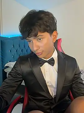 Leonarrrd 01 online show from February 4, 10:38 pm