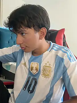 Leonarrrd 01 online show from February 5, 9:10 pm