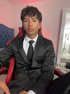 Snapshot of Leonarrrd_01 chatting on November 24, 11:05 pm Leonarrrd 01 online show from November 24, 11:05 pm