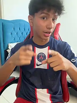 Leonarrrd 01 online show from March 4, 7:10 pm