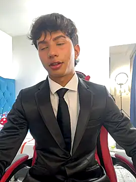 Snapshot of Leonarrrd_01 chatting on November 5, 4:54 pm Leonarrrd 01 online show from November 5, 4:54 pm