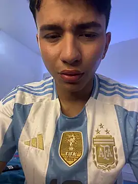 Snapshot of Leonarrrd_01 chatting on February 17, 12:54 am Leonarrrd 01 online show from February 17, 12:54 am