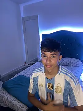 Snapshot of Leonarrrd_01 chatting on February 23, 4:17 am Leonarrrd 01 online show from February 23, 4:17 am