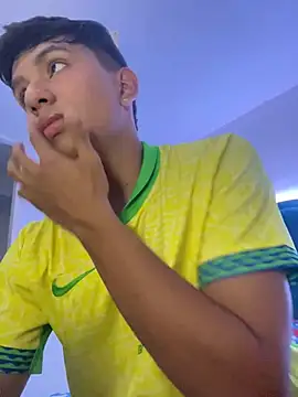 Snapshot of Leonarrrd_01 chatting on March 10, 12:07 am Leonarrrd 01 online show from March 10, 12:07 am