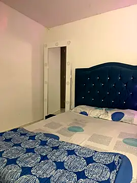 Snapshot of Leonarrrd_01 chatting on October 8, 2:13 am Leonarrrd 01 online show from October 8, 2:13 am