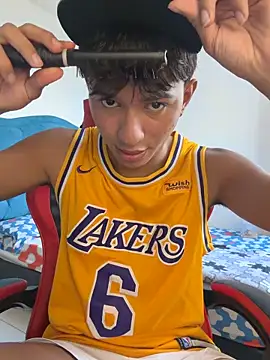 Leonarrrd 01 online show from December 18, 9:51 pm