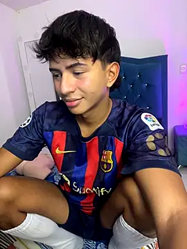 Snapshot of Leonarrrd_01 chatting on October 23, 12:53 am Leonarrrd 01 online show from October 23, 12:53 am