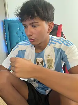 Leonarrrd 01 online show from February 28, 9:03 pm