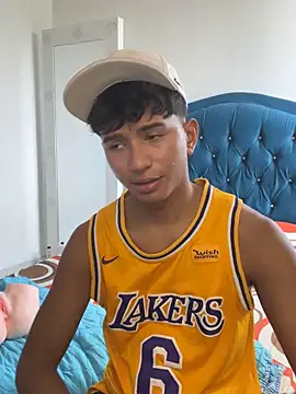 Snapshot of Leonarrrd_01 chatting on October 4, 9:05 pm Leonarrrd 01 online show from October 4, 9:05 pm