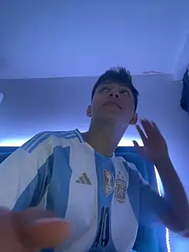 Snapshot of Leonarrrd_01 chatting on March 17, 2:08 am Leonarrrd 01 online show from March 17, 2:08 am