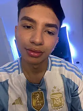 Snapshot of Leonarrrd_01 chatting on February 14, 5:51 am Leonarrrd 01 online show from February 14, 5:51 am