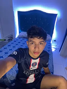 Snapshot of Leonarrrd_01 chatting on February 18, 2:59 am Leonarrrd 01 online show from February 18, 2:59 am