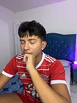 Snapshot of Leonarrrd_01 chatting on October 10, 12:33 am Leonarrrd 01 online show from October 10, 12:33 am